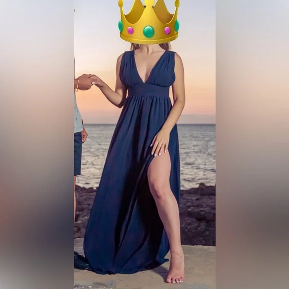 Lulu’s small navy blue maxi dress, maternity or engagement shoot, baby  shower